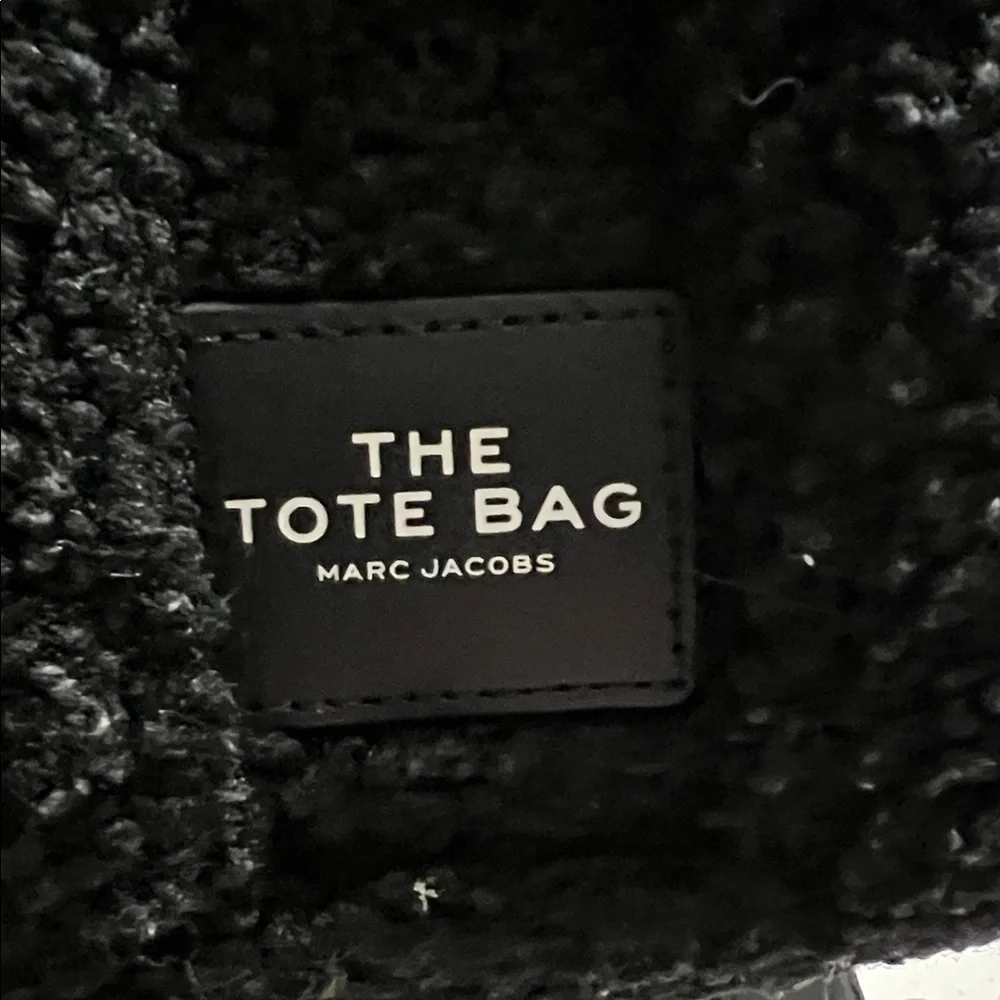 Marc Jacobs black teddy The Tote crossbody - Picture 3 of 10